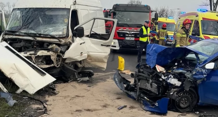 Zderzenie się dwóch samochodów w miejscowości Strzałkowo
