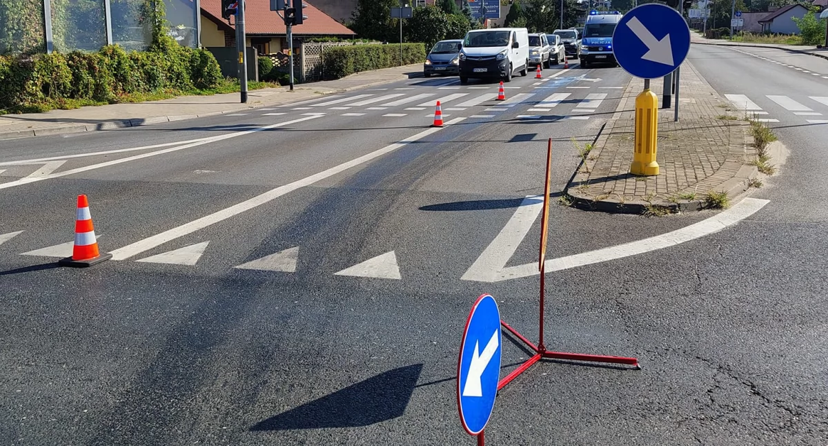 Komunikat Policji, Utrudnienie ruchu skrzyżowaniu Zagórowskiej Trasa Bursztynowa - zdjęcie, fotografia