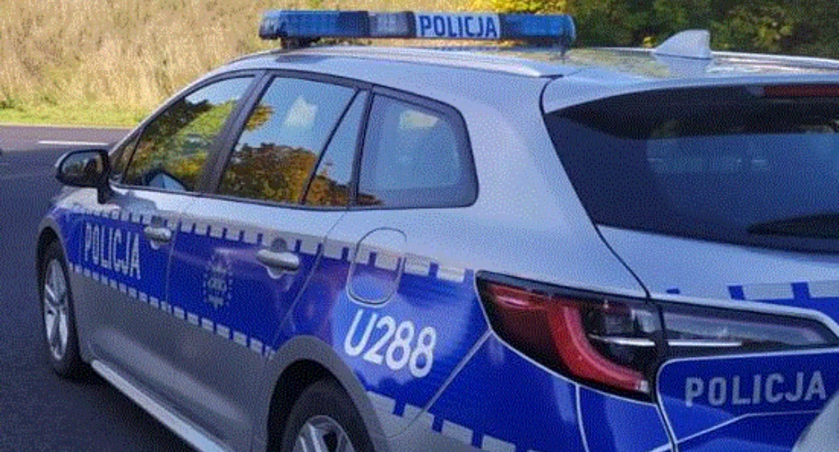 Kronika kryminalna, latek zatrzymany narkotykach tablicach rejestracyjnych należących innego pojazdu - zdjęcie, fotografia