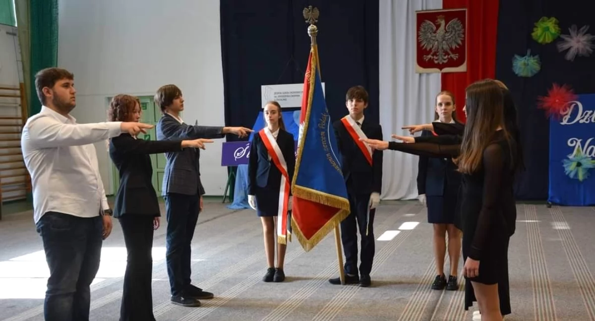 Edukacja, Ślubowanie pierwszych Żychlinie - zdjęcie, fotografia