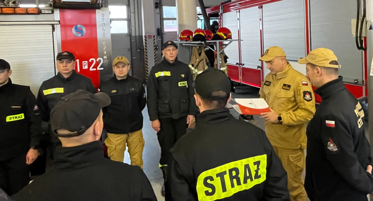 Pożary straż pożarna, Uratowali życie wędkarza - zdjęcie, fotografia