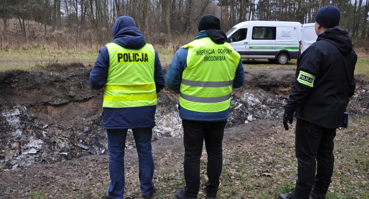 Kronika kryminalna, Nielegalnie wypalali odpady demontażu - zdjęcie, fotografia