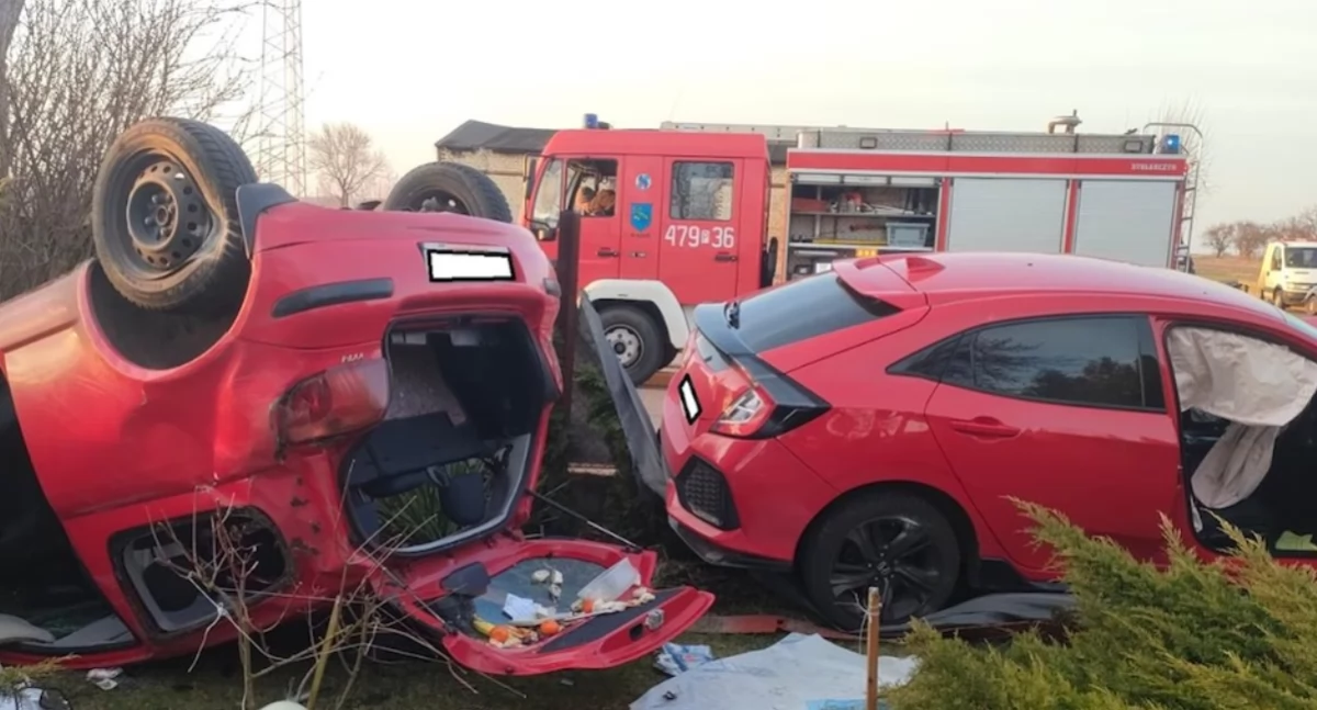 Wypadki drogowe, Zderzenie dwóch pojazdów osobowych miejscowości Dąbie - zdjęcie, fotografia