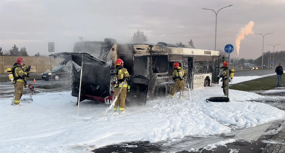 Pożary straż pożarna, Pożar autobusu Kleczewskiej - zdjęcie, fotografia
