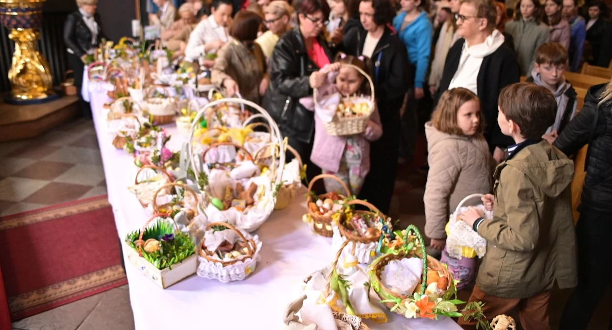 Atrakcje-Ciekawostki-Rekreacja, Święcenie pokarmów tradycja Wielkiej Soboty - zdjęcie, fotografia
