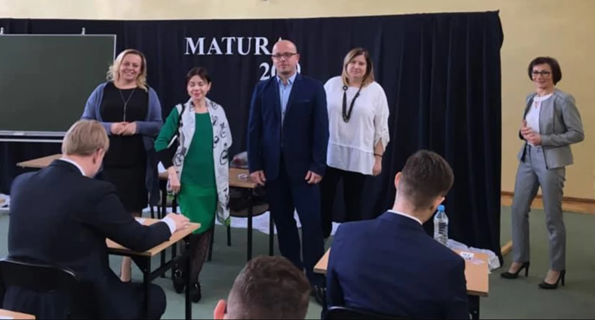 Atrakcje-Ciekawostki-Rekreacja, Ruszyły matury Ponad uczniów regionu Konina przystąpi egzaminu dojrzałości - zdjęcie, fotografia