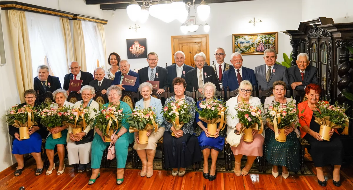 Święta i obchody, Dziesięć świętowało jubileusz małżeński Koninie - zdjęcie, fotografia