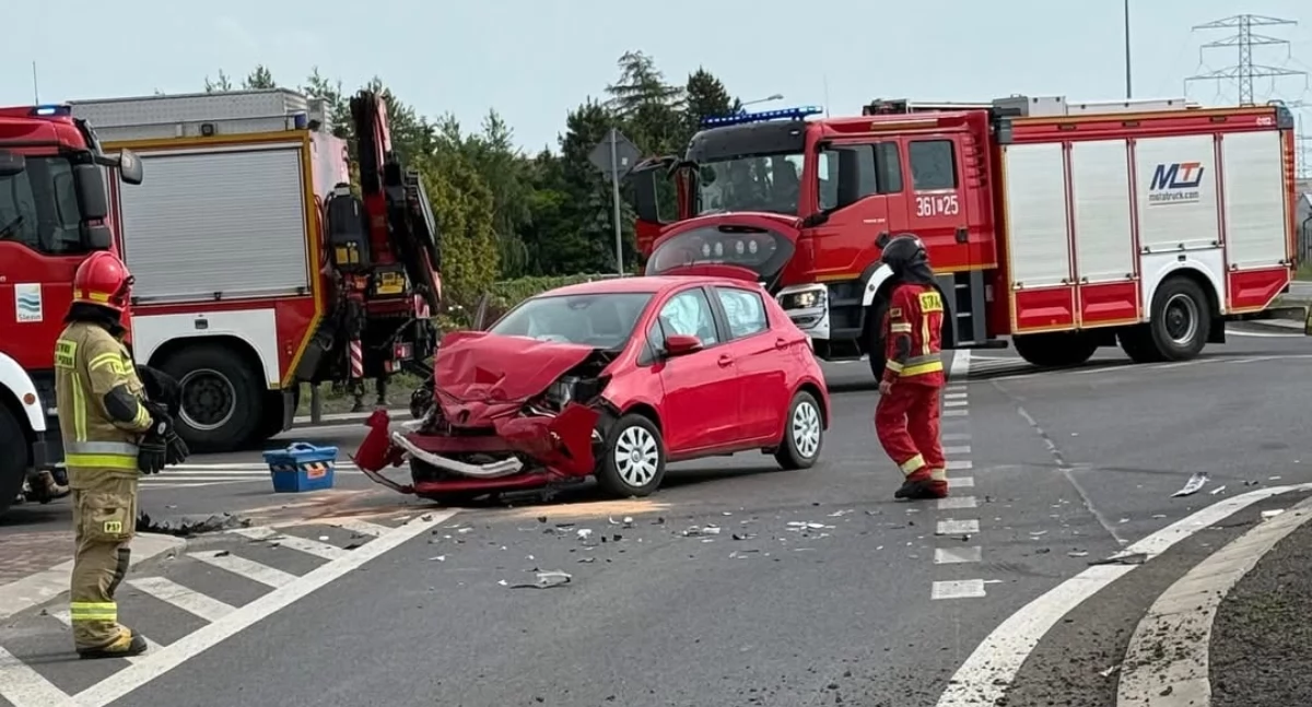 Wypadki drogowe, Wypadek Lubomyślu Zablokowana kierunku Bydgoszczy - zdjęcie, fotografia