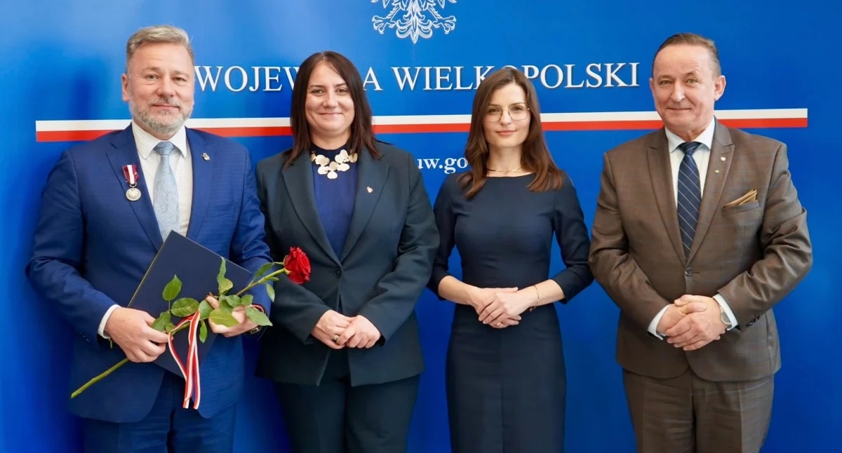Atrakcje-Ciekawostki-Rekreacja, Prezydent Konina odznaką „Za zasługi samorządu terytorialnego” - zdjęcie, fotografia