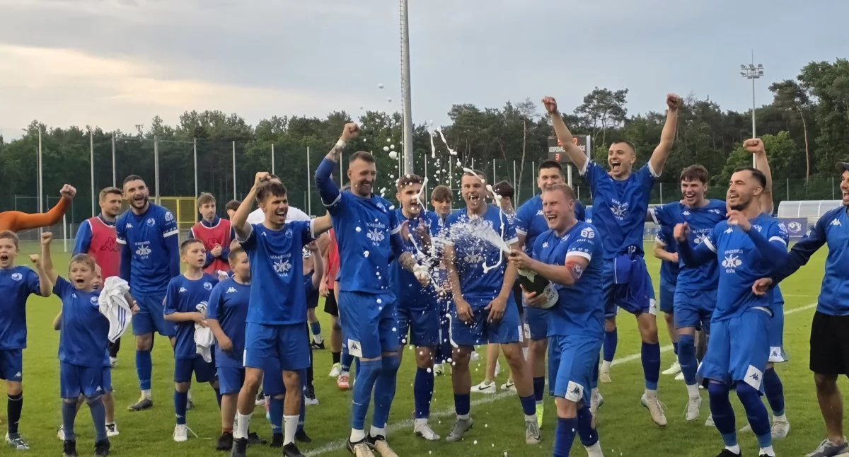 Piłka Nożna, Górnik Konin awansuje efektownym zwycięstwie Olimpią Koło - zdjęcie, fotografia