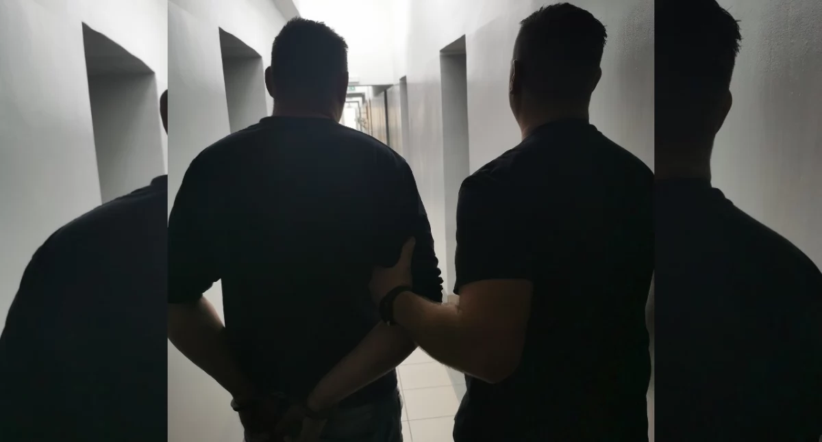 Kronika kryminalna, Pijany kierowca uderzył ogrodzenie skrzynkę energetyczną miał ponad promila! - zdjęcie, fotografia