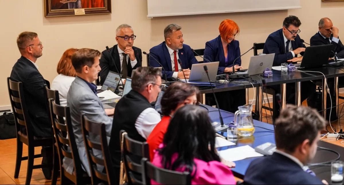 Atrakcje-Ciekawostki-Rekreacja, Prezydent Konina absolutorium wotum zaufania - zdjęcie, fotografia