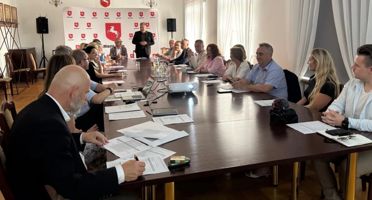 Atrakcje-Ciekawostki-Rekreacja, Dziewięć nominowanych statuetki „Złotego Konia” - zdjęcie, fotografia