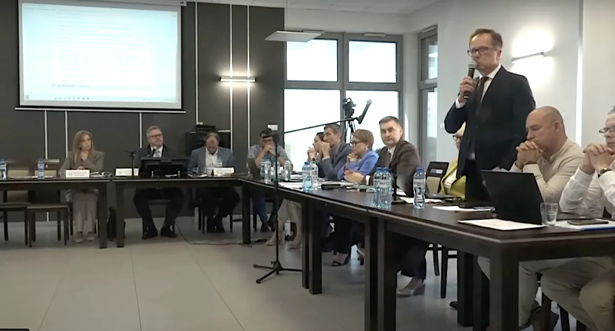 Atrakcje-Ciekawostki-Rekreacja, „Władza zmiany mieszkańcy Ślesina chcą odwołać burmistrza całą Radę!” - zdjęcie, fotografia