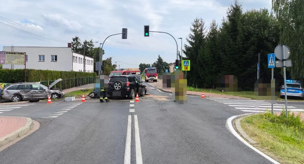 Wypadki drogowe, Wypadek Patrzykowie droga całkowicie zablokowana - zdjęcie, fotografia