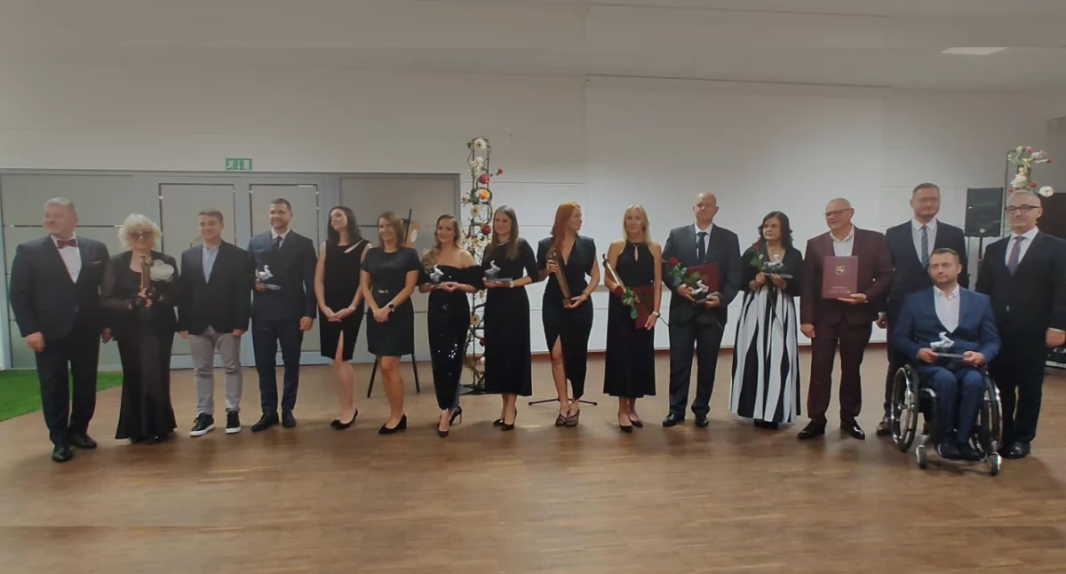 Atrakcje-Ciekawostki-Rekreacja, „Złote Konie” rozdane! Konin uhonorował najlepszych przedsiębiorców liderów biznesu - zdjęcie, fotografia