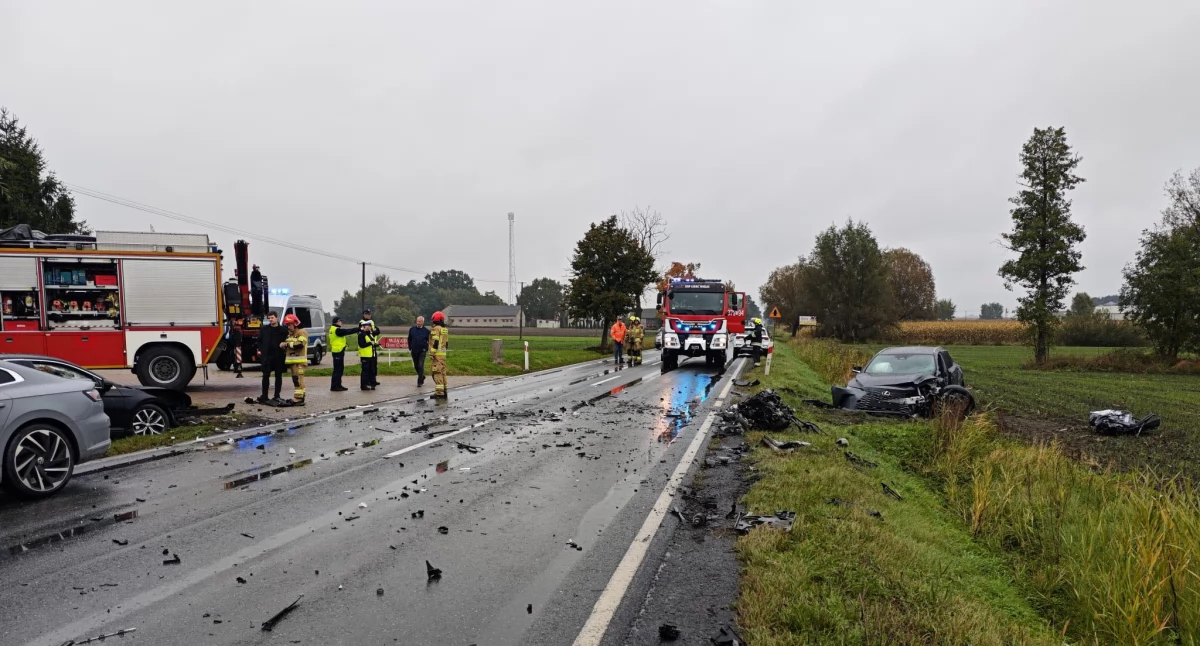 Wypadki drogowe, Utrudnienia drodze krajowej Starym Mieście droga zablokowana zderzeniu pojazdów - zdjęcie, fotografia