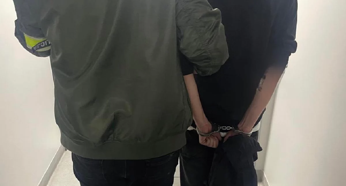Kronika kryminalna, Nocna interwencja policji Turku podejrzane zachowanie doprowadziło ujawnienia narkotyków - zdjęcie, fotografia