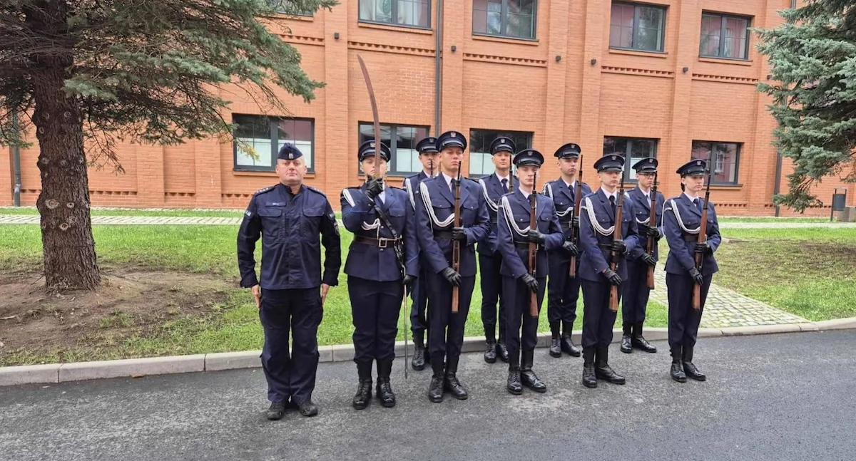 Atrakcje-Ciekawostki-Rekreacja, ZSCKU podium ogólnopolskiego konkursu musztry Sukces uczniów Konina okiem policjanta! - zdjęcie, fotografia