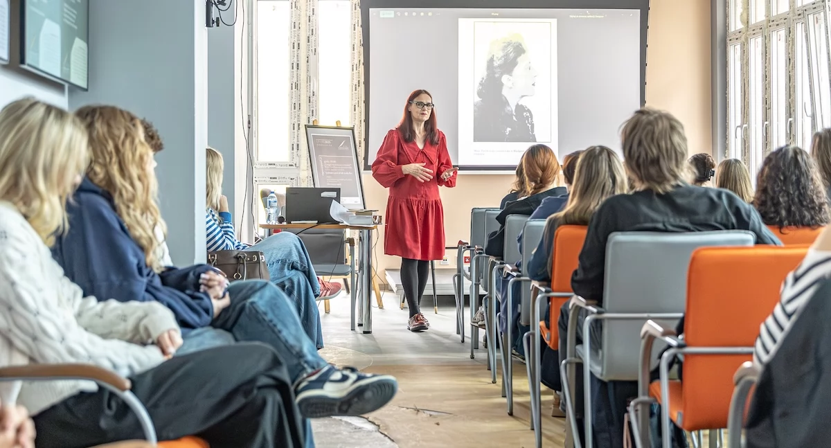 Literatura, Konińska Jesień Poetycka rozpoczęta poezja refleksja spotkania literaturą - zdjęcie, fotografia