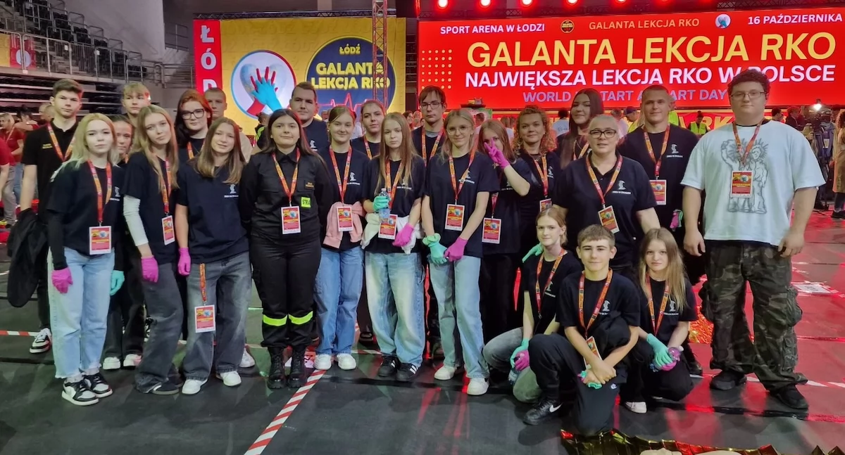 Atrakcje-Ciekawostki-Rekreacja, Ekonomik Żychlina Rekord Polski! Uczniowie wzięli udział największej lekcji resuscytacji kraju - zdjęcie, fotografia