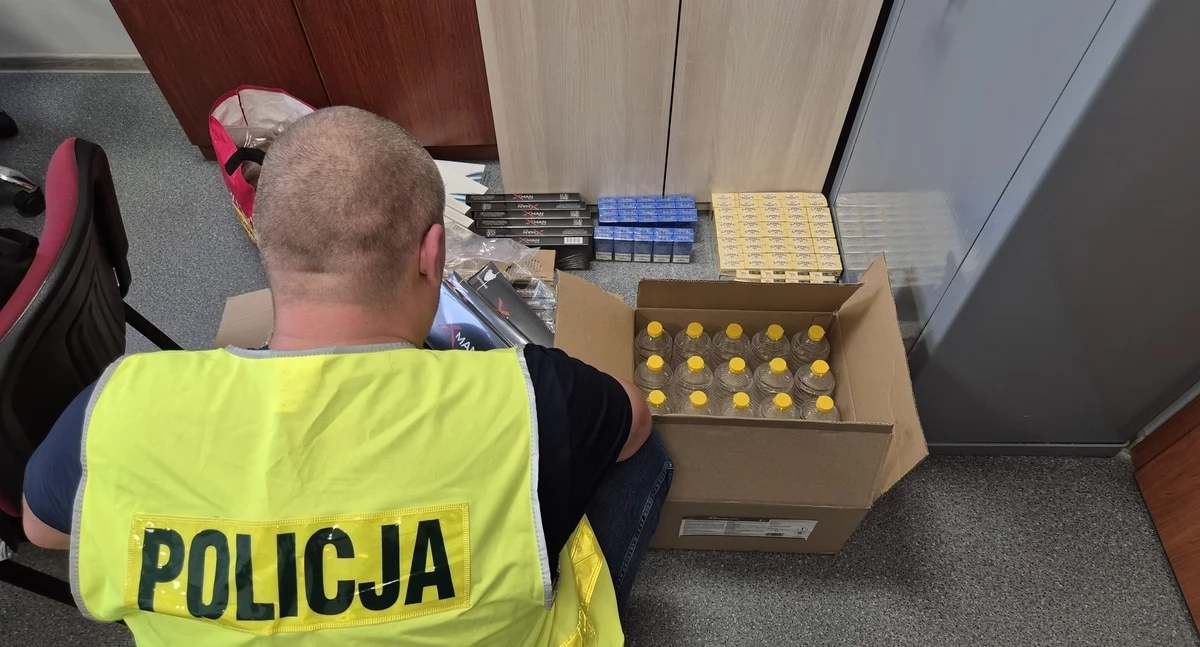 Kronika kryminalna, Policjanci Konina przechwycili nielegalne wyroby tytoniowe! latek odpowie przestępstwa skarbowe - zdjęcie, fotografia
