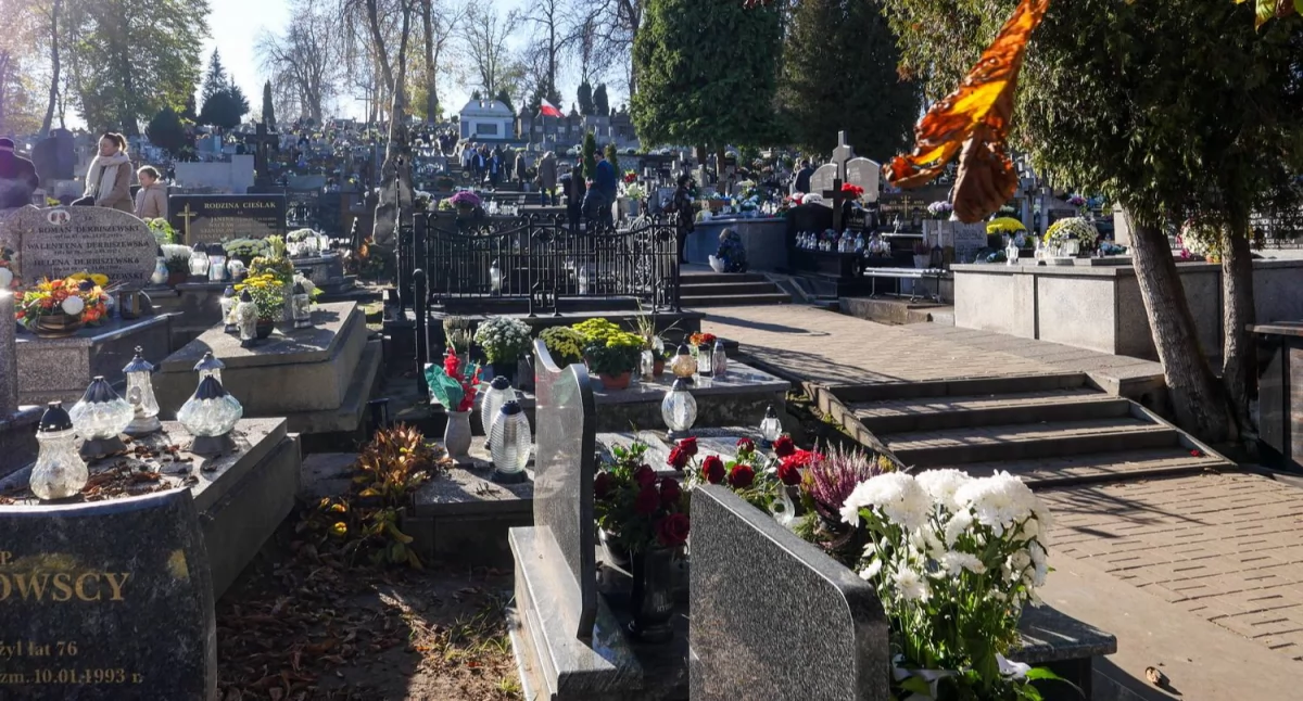 Atrakcje-Ciekawostki-Rekreacja, Kwesta rzecz renowacji konińskich nekropolii zakończona Mieszkańcy znów pokazali wielkie serca - zdjęcie, fotografia