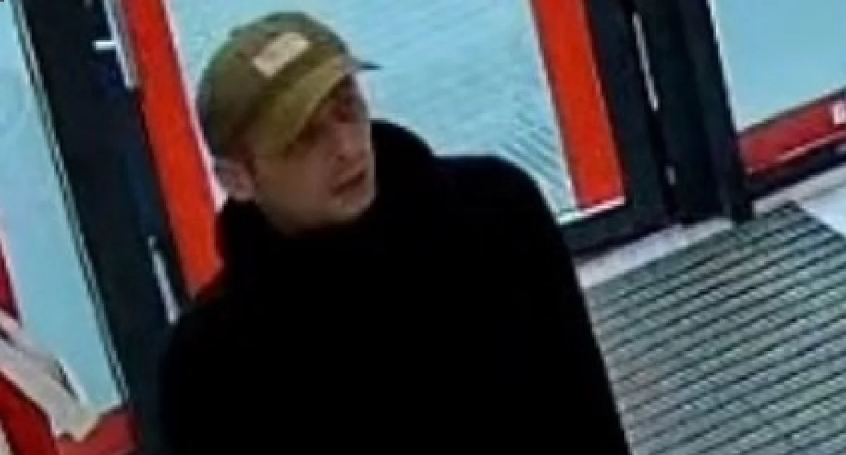 Osoby poszukiwane-zaginione, Policjanci Kleczewa poszukują sprawcy kradzieży drogerii - zdjęcie, fotografia