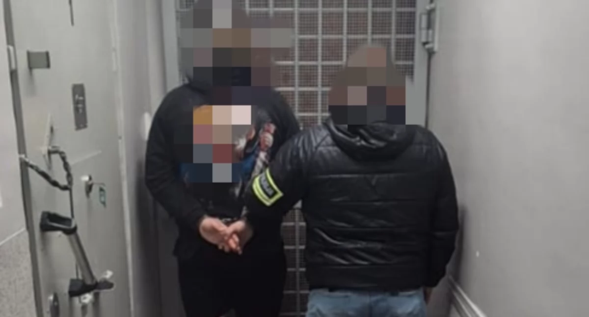 Kronika kryminalna, Włamanie sklepu gminie Wierzbinek Policja zatrzymała cztery osoby znaleziono ponad kilogram narkotyków - zdjęcie, fotografia