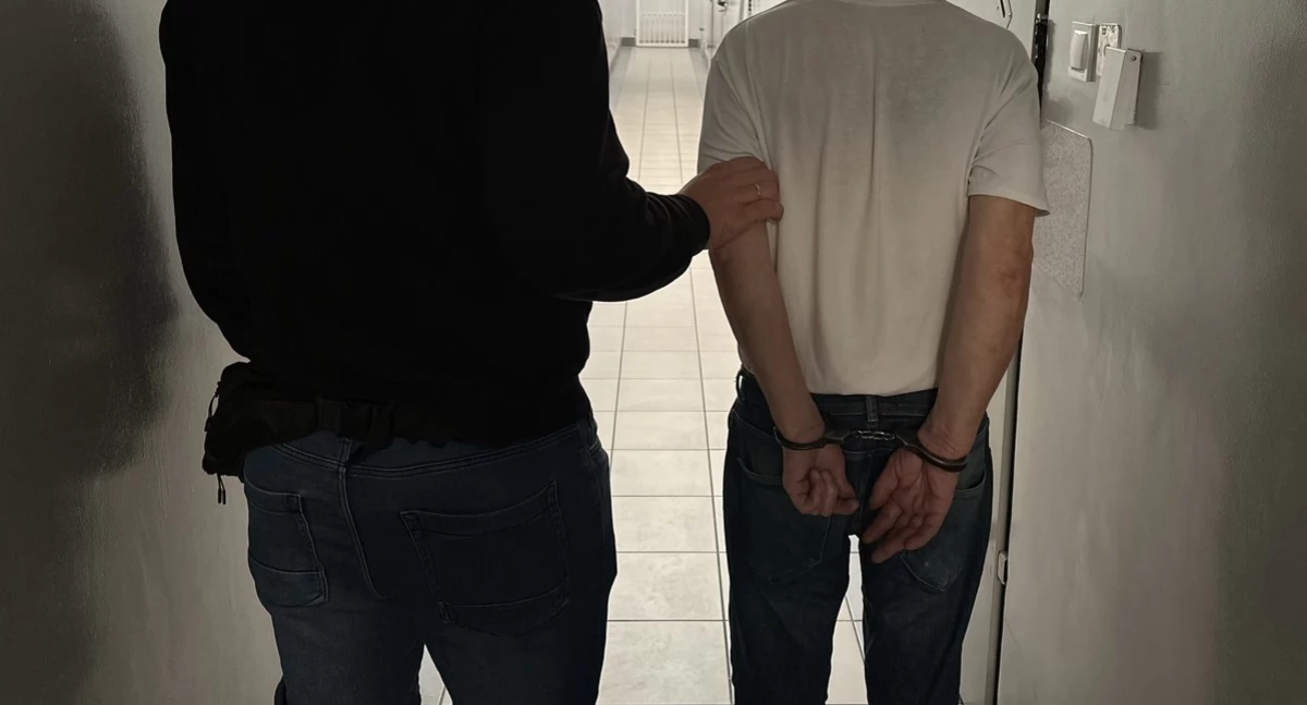 Komunikat Policji, Policja Koninie reaguje błyskawicznie nakazów zakazów wobec sprawców przemocy domowej początku - zdjęcie, fotografia
