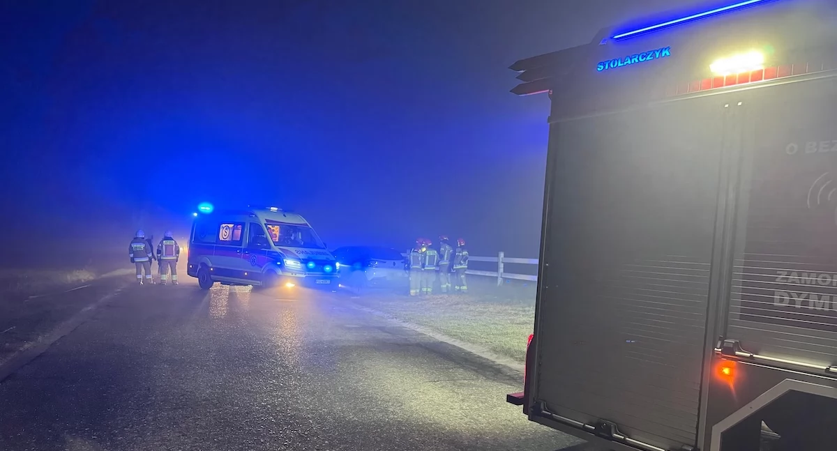 Wypadki drogowe, Czołowe zderzenie Józefowie osoby trafiły szpitala - zdjęcie, fotografia