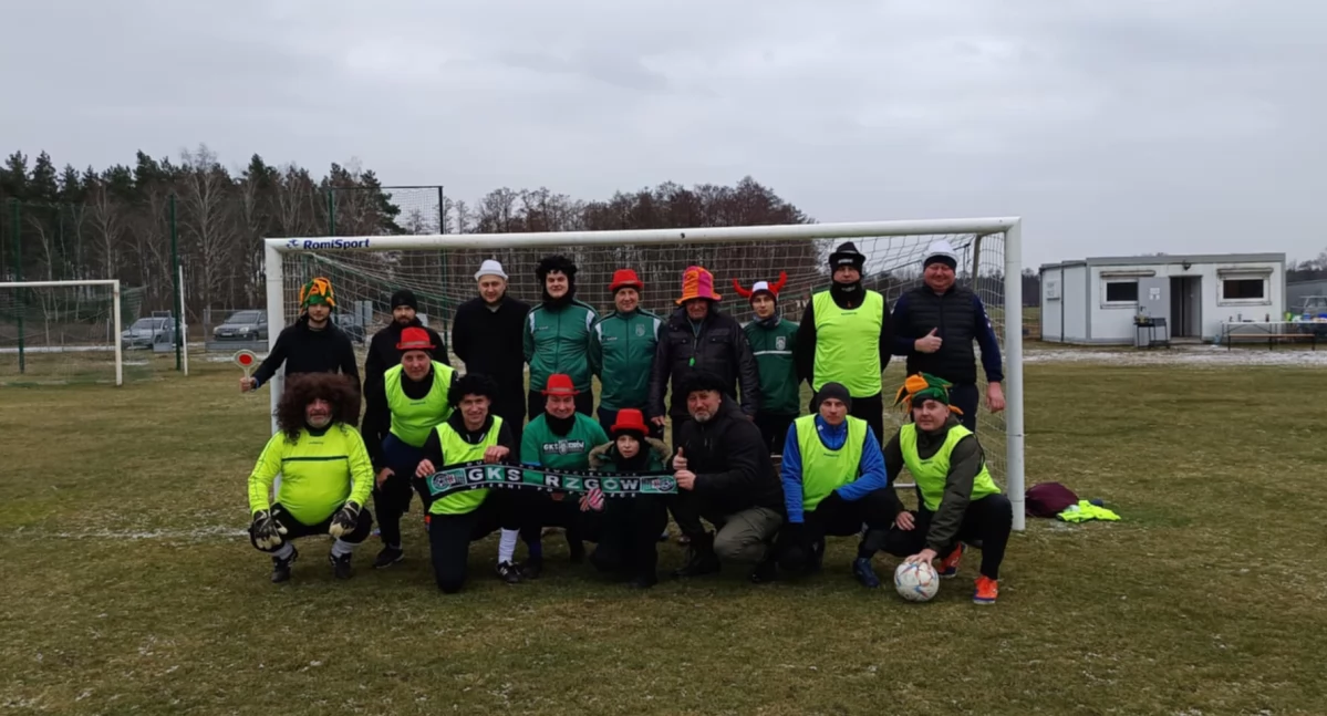 Piłka Nożna, Noworoczny Rzgów połączył sport integrację pomoc Leonka - zdjęcie, fotografia