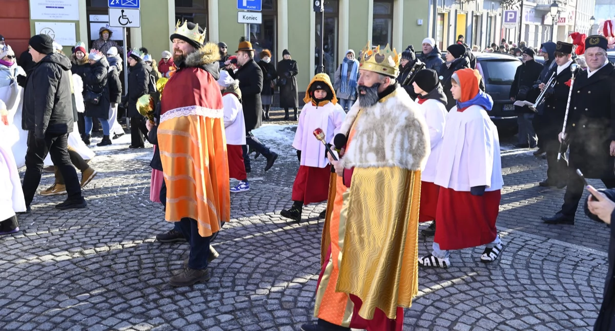 Kościół i religiua, „Nadzieją cieszą” Barwny Orszak Trzech Króli przeszedł ulicami Starówki Koninie - zdjęcie, fotografia
