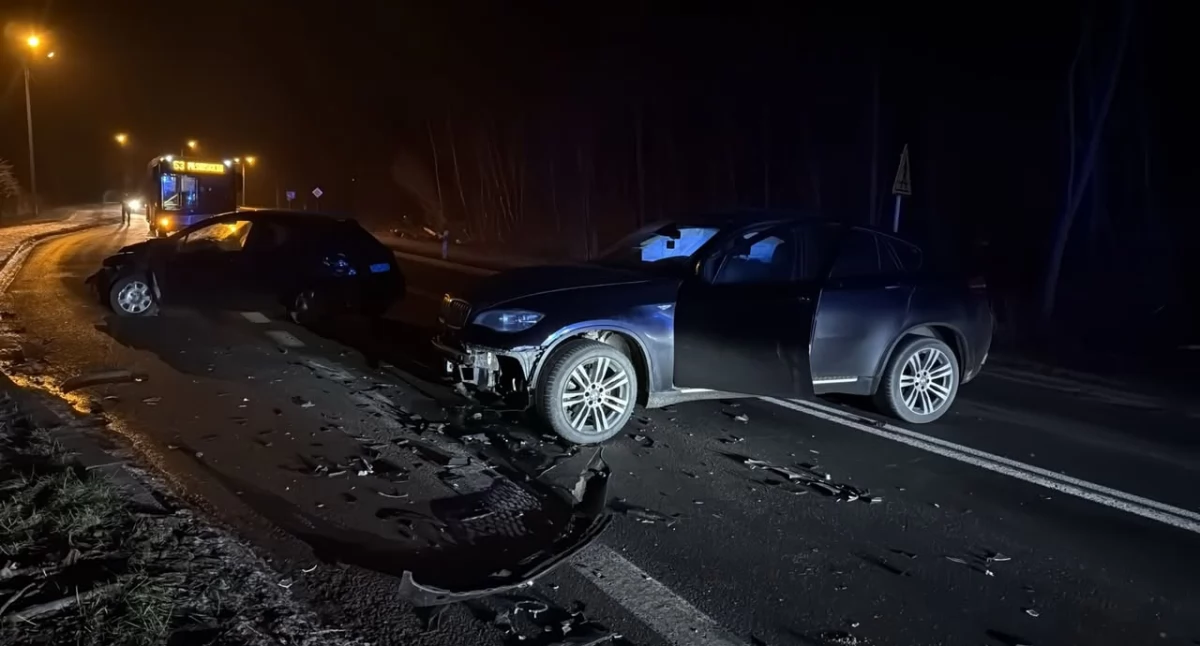 Wypadki drogowe, Kolizja drogowa Posadzie Utrudnienia ostrożność - zdjęcie, fotografia