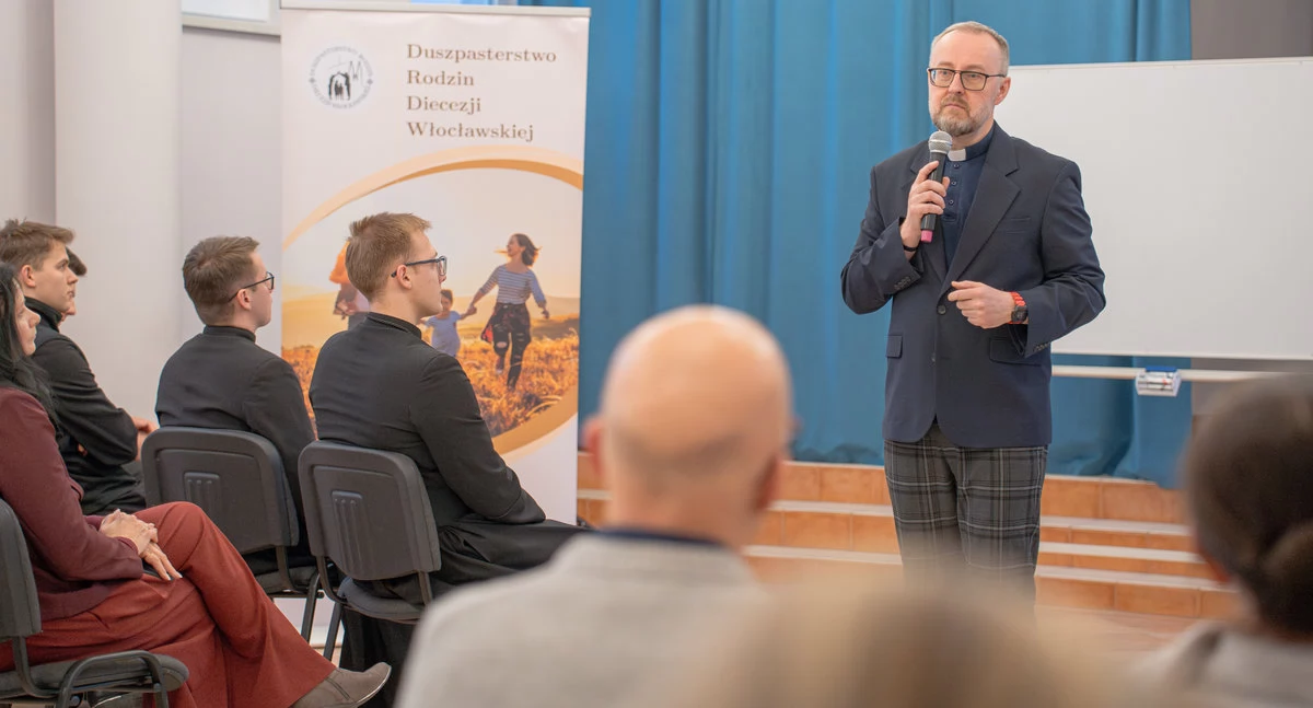 Kościół i religiua, Warsztaty małżeńskie Licheniu emocjach komunikacji odnowieniu przyrzeczeń - zdjęcie, fotografia
