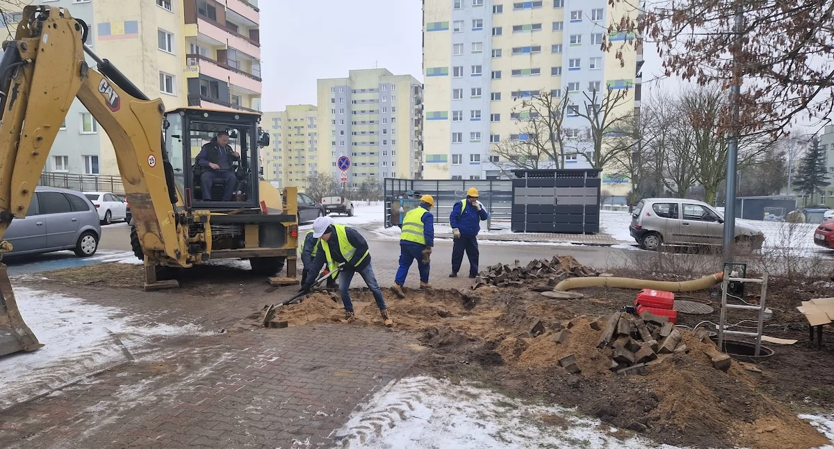 Atrakcje-Ciekawostki-Rekreacja, Awaria ciepłownicza osiedlu Zatorze Koninie usuwanie usterki - zdjęcie, fotografia