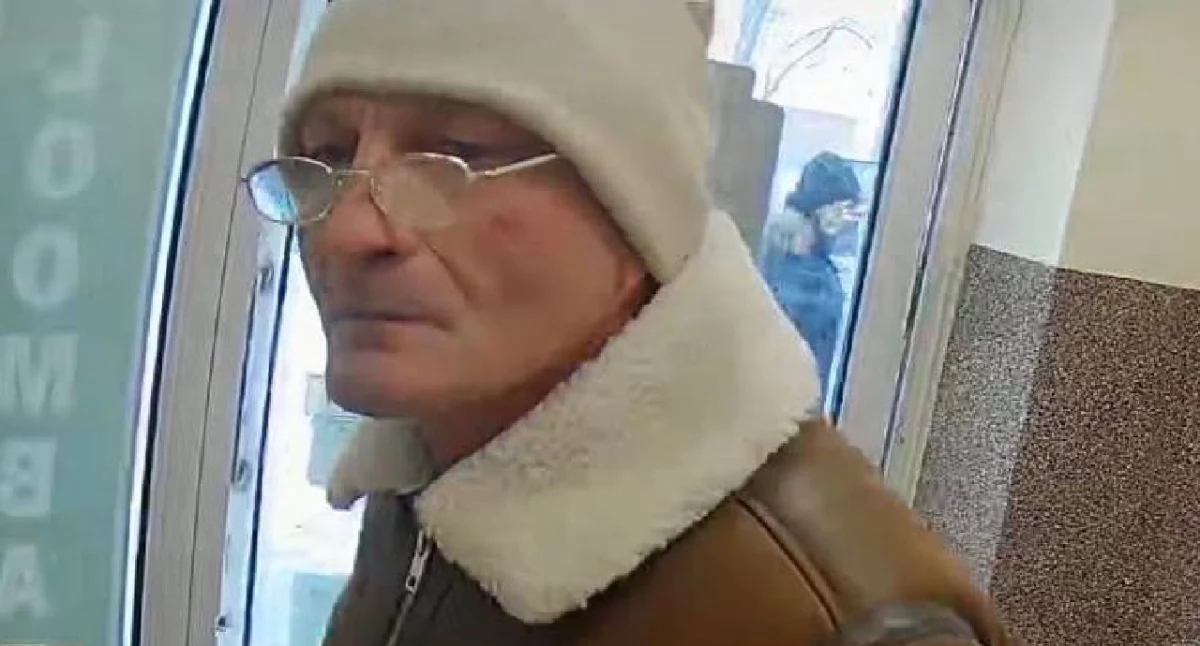 Osoby poszukiwane-zaginione, Poszukiwany Koninie kradzież lombardzie Listopada Policja publikuje wizerunek mężczyzny - zdjęcie, fotografia