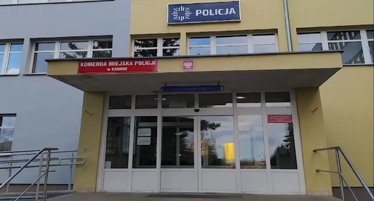 Kronika kryminalna, Martwy łabędź mieszkaniu Koninie latek podejrzany znęcanie zwierzęciem szczególnym okrucieństwem - zdjęcie, fotografia