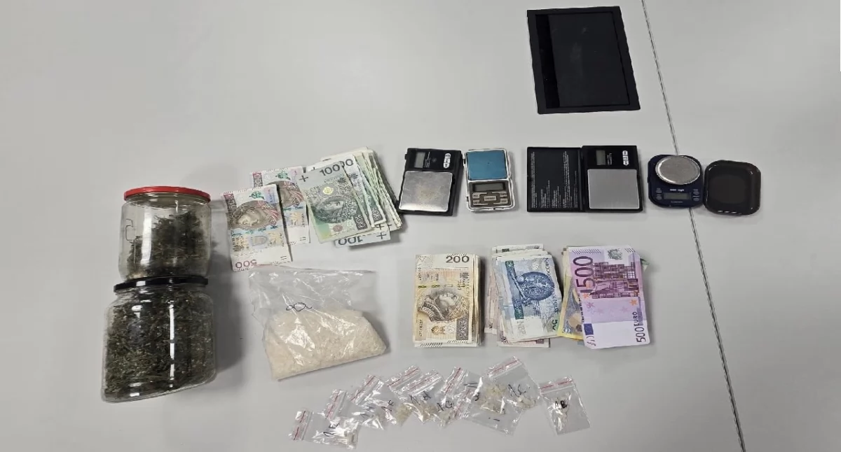 Kronika kryminalna, Trzymiesięczny areszt ponad gramów narkotyków Turku policja zatrzymała trzech mężczyzn - zdjęcie, fotografia