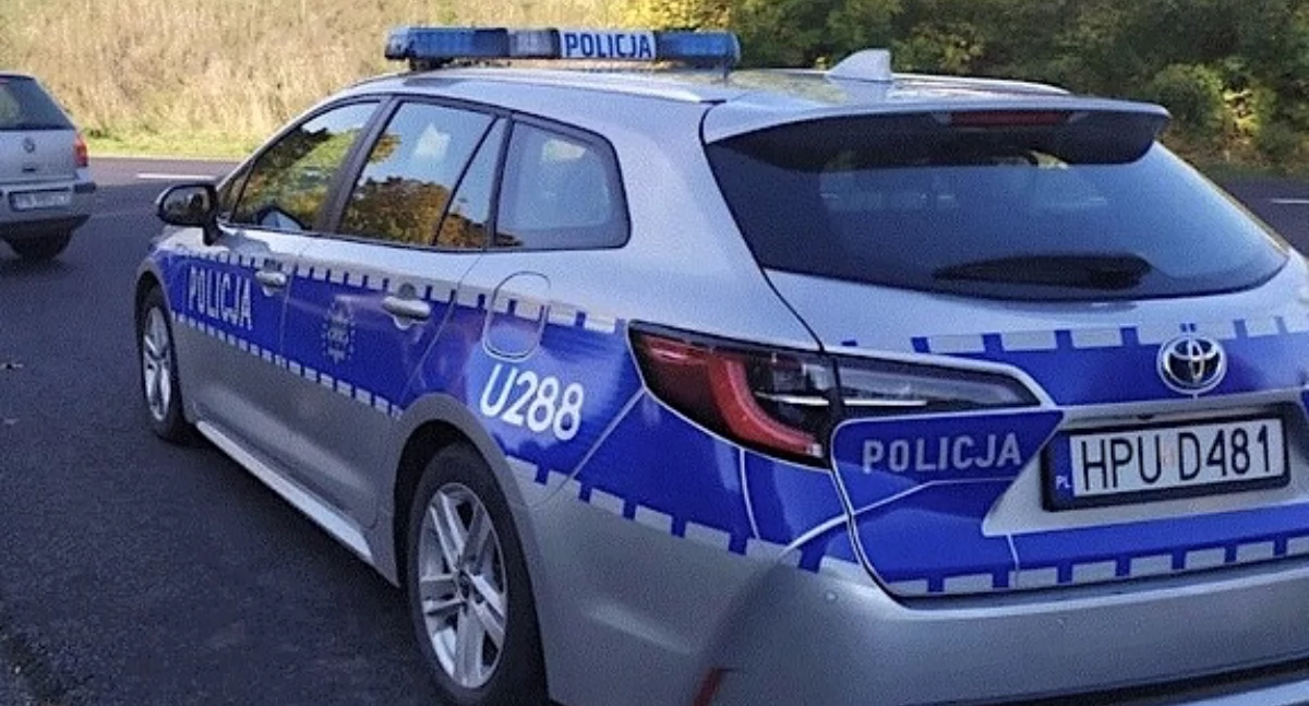 Komunikat Policji, Odnaleziona zaginiona latka lesie skuteczna akcja policji straży gminie Kazimierz Biskupi - zdjęcie, fotografia