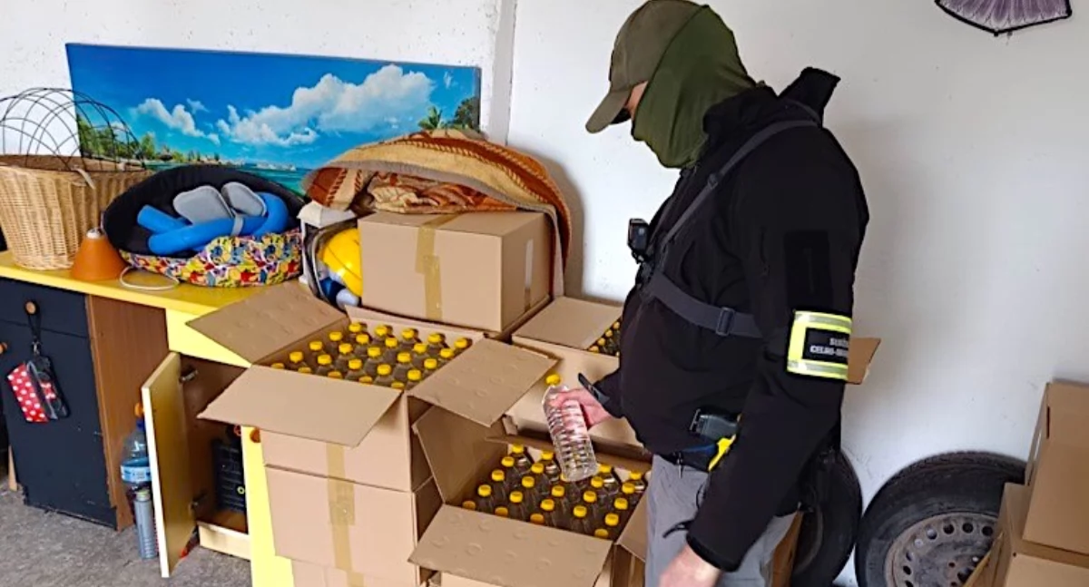 Kronika kryminalna, przejęła litry bimbru powiecie poddębickim latek zarzutami - zdjęcie, fotografia
