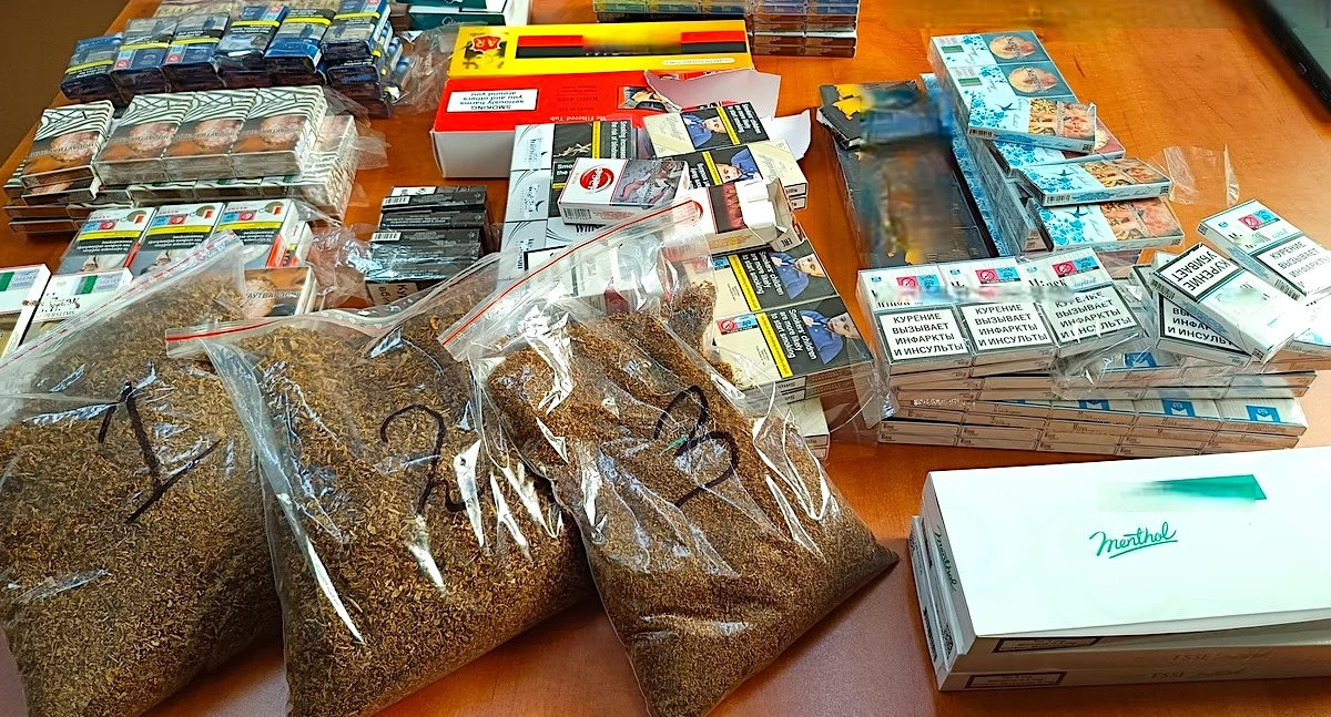 Kronika kryminalna, Zatrzymanie Słupcy nielegalne papierosy kilkaset paczek akcyzy - zdjęcie, fotografia