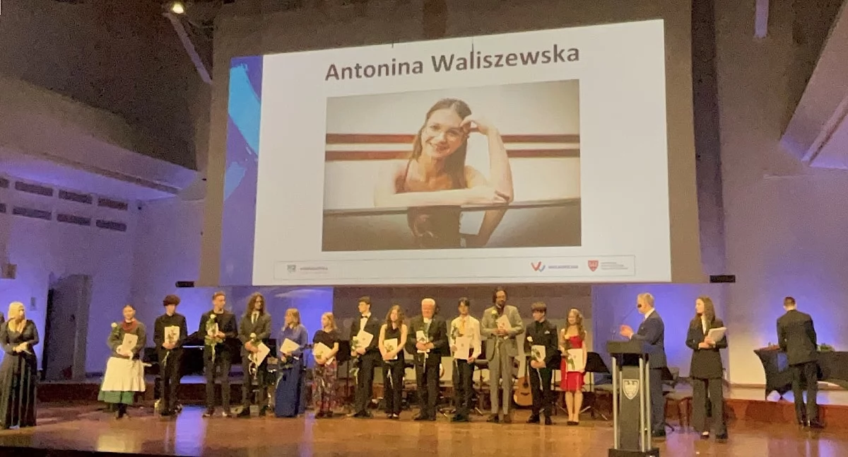 Atrakcje-Ciekawostki-Rekreacja, Antonina Waliszewska Koninie odebrała prestiżowe stypendium Marszałka Województwa Wielkopolskiego dziedzinie kultury - zdjęcie, fotografia