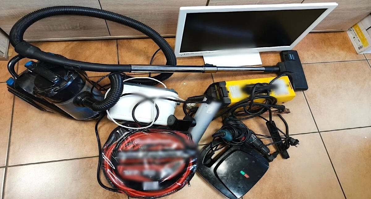Kronika kryminalna, Zatrzymanie trójki mieszkańców powiatu kolskiego włamanie garażu Grzegorzewie paserstwo elektronarzędzi - zdjęcie, fotografia