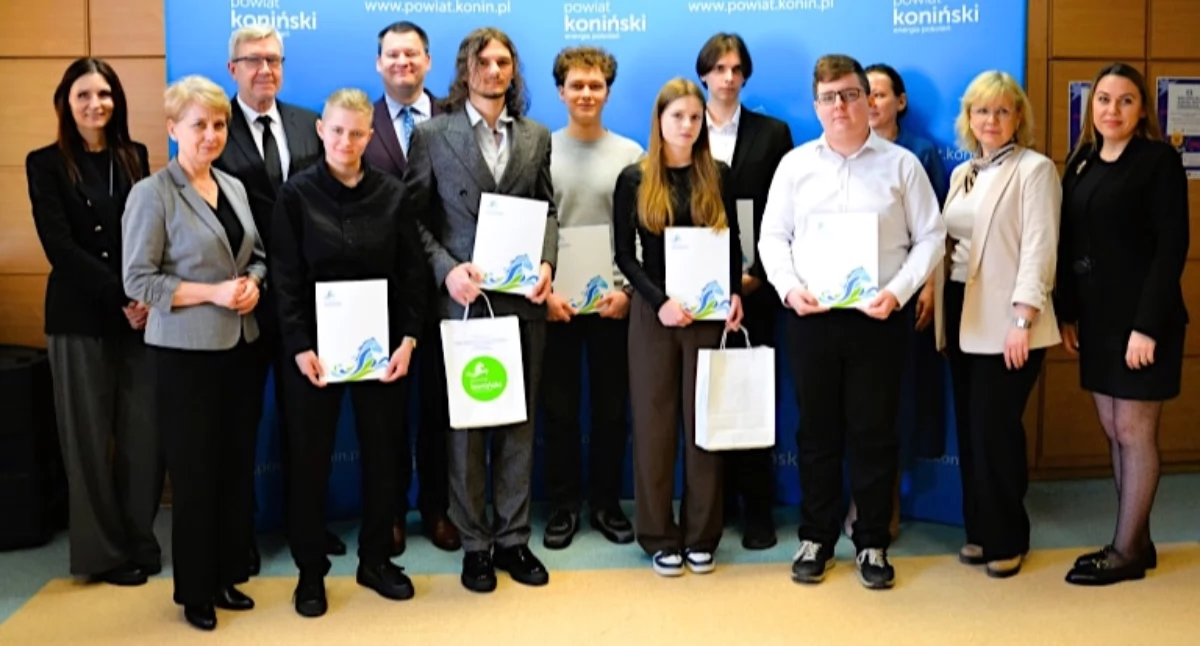 Atrakcje-Ciekawostki-Rekreacja, Powiatowy Finał Wielkopolskiej Olimpiady Wiedzy Konsumenckiej Koninie sześciu laureatów Sompolna Żychlina - zdjęcie, fotografia