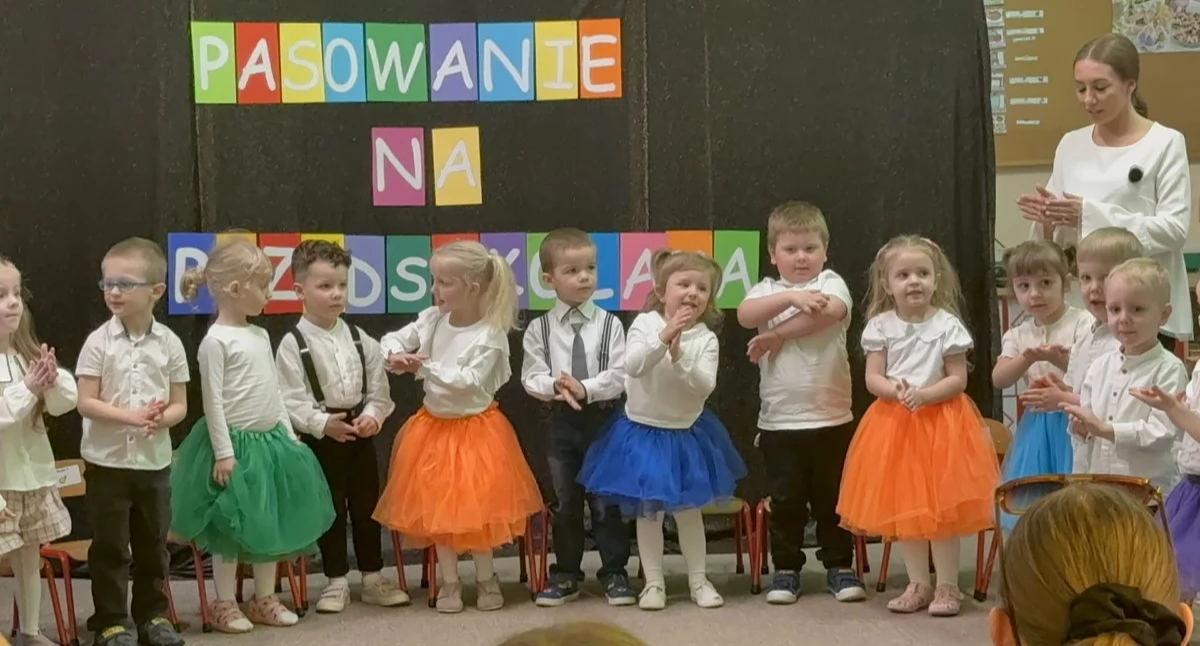 Atrakcje-Ciekawostki-Rekreacja, Pasowanie Przedszkolaka Koninie wzruszająca uroczystość Przedszkolu „Bolek Lolek” - zdjęcie, fotografia