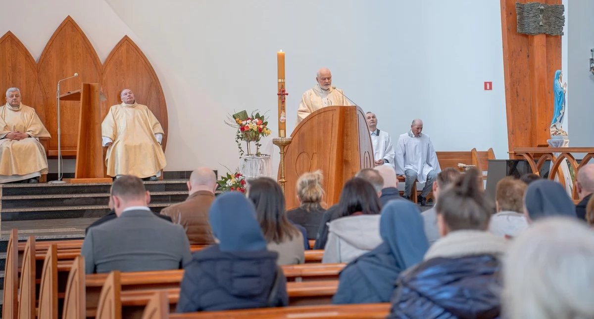 Kościół i religiua, Niedziela Miłosierdzia Bożego Licheniu Świadectwo żywej wiary konkretnej pomocy - zdjęcie, fotografia