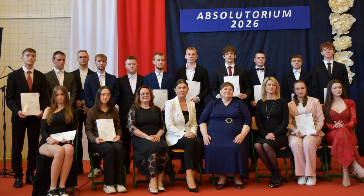 Atrakcje-Ciekawostki-Rekreacja, Absolutorium Sompolno wzruszające zakończenie ZSOiT - zdjęcie, fotografia