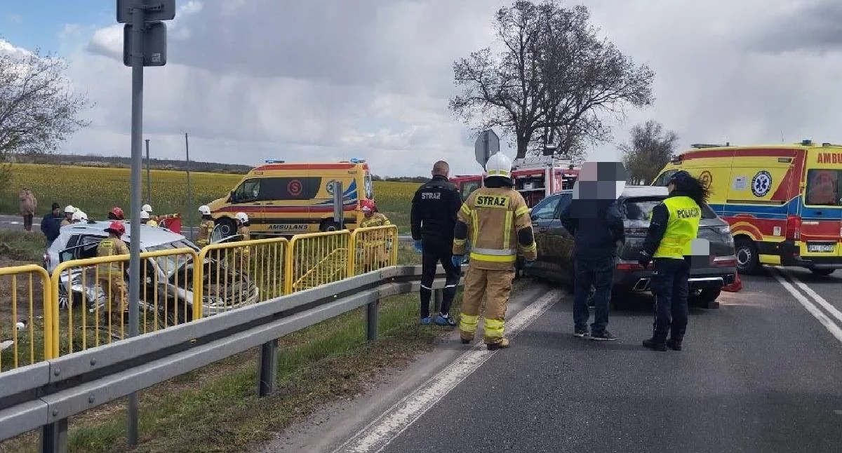 Wypadki drogowe, Śmiertelny wypadek Aleksandrów żyje kierowca ranni - zdjęcie, fotografia