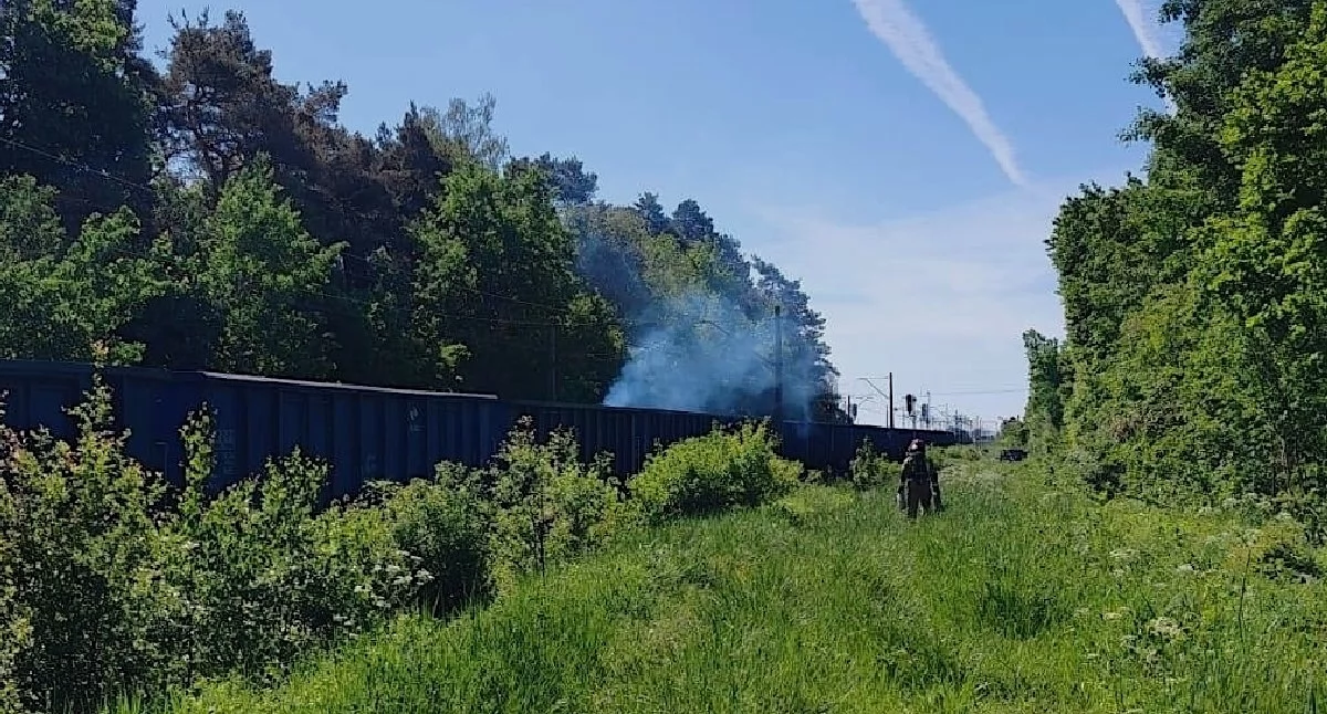 Pożary straż pożarna, Groźny pożar wagonu siarką Koninem Wstrzymano pociągów Babiaku - zdjęcie, fotografia